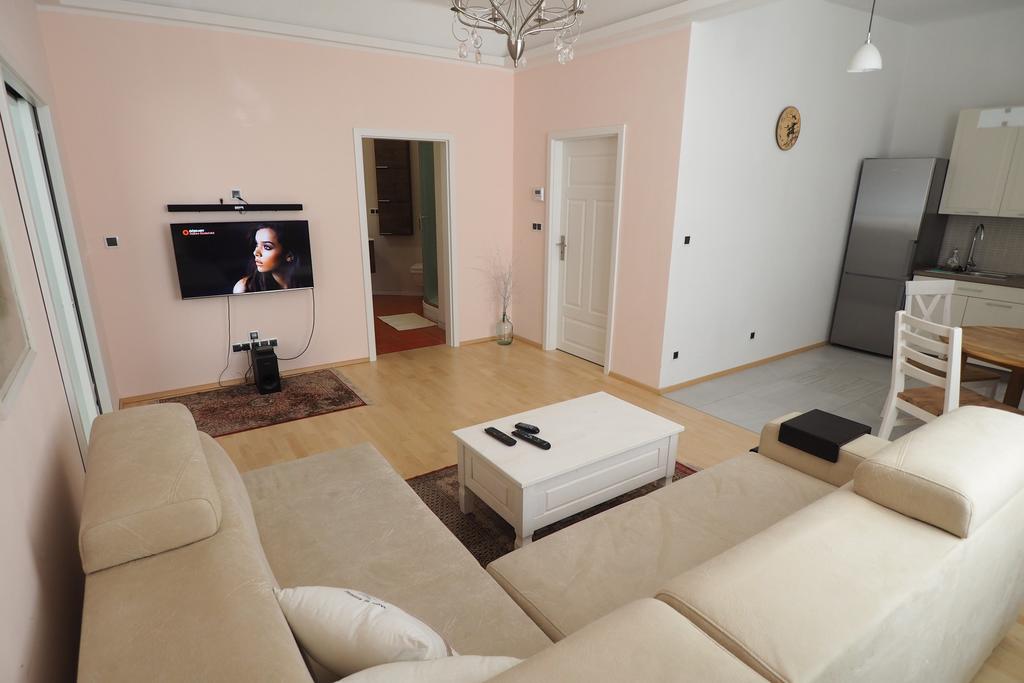 Art Nouveau Apartment Прага Экстерьер фото