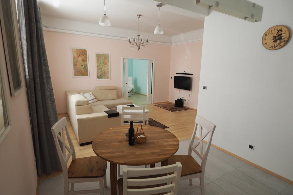 Art Nouveau Apartment Прага Экстерьер фото