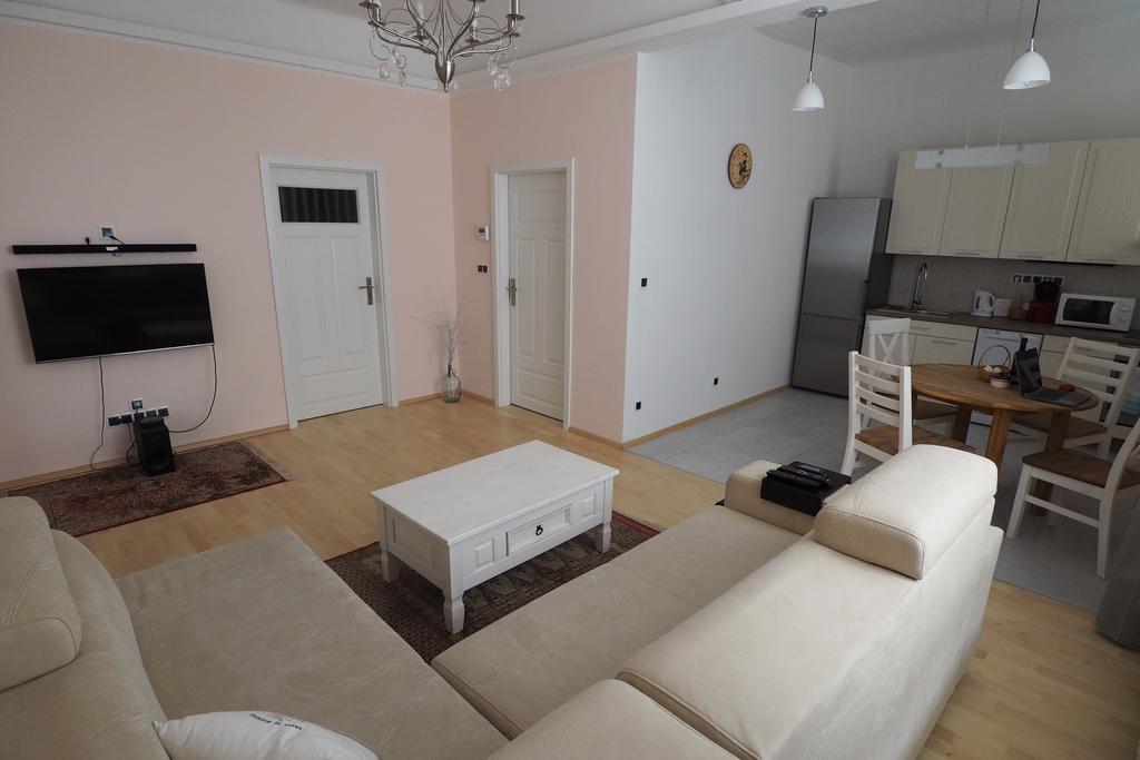 Art Nouveau Apartment Прага Экстерьер фото