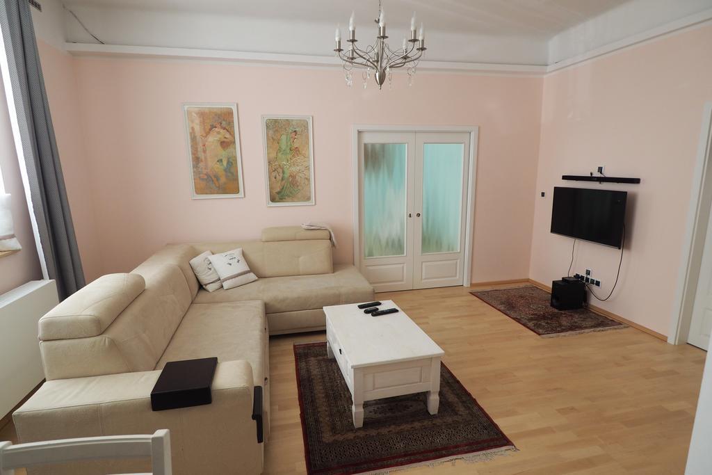 Art Nouveau Apartment Прага Экстерьер фото