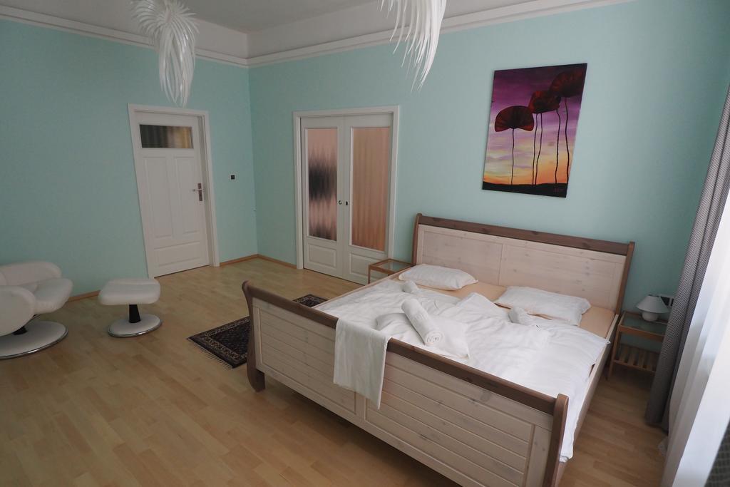 Art Nouveau Apartment Прага Экстерьер фото